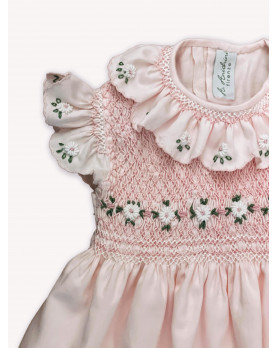Chloris, girl cup sleeves dress, with daisies embroideries. Detail.