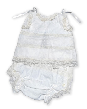 Kelly soft cotton and laces set for newborn.