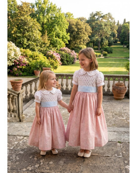 Abito rosa Atena Anichini in pura seta shantung ricamato interamente a mano.